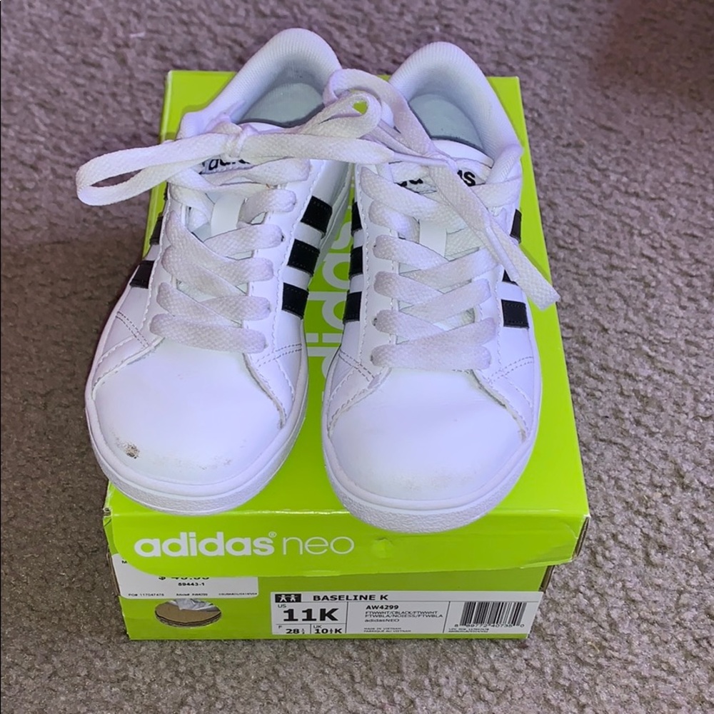 Unisex Toddler Adidas Neo Sneakers. Size 11